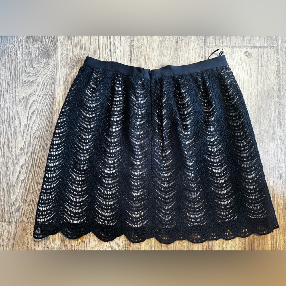 Club Monaco Noah scallop crochet overlay mini skirt size 8 - Picture 3 of 6